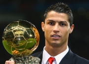 开云体育官网-从巴黎到东京，一场跨越时空的体育精神对话—法国队惊天翻盘与安赛龙的关键启示