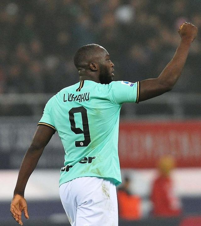 国际米兰绝杀意大利,阿奎罗三分雨点燃全场的简单介绍 国际米兰绝杀意大利,阿奎罗三分雨点燃全场的简单介绍