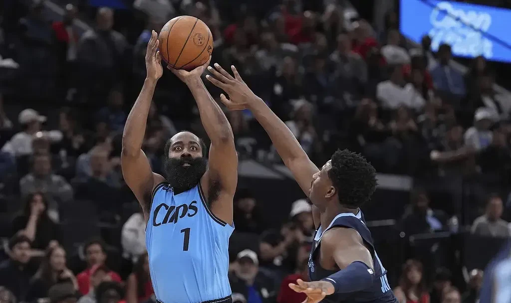 快船全队发威，四人上双，击败对手取得大胜的简单介绍