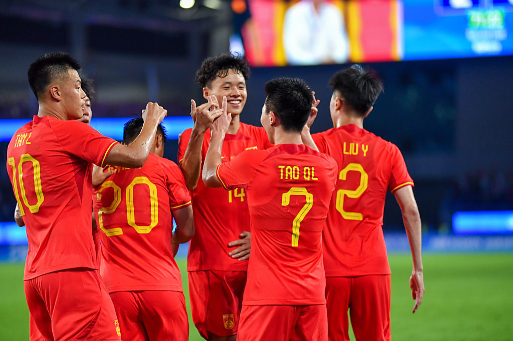 中国球队晋级欢庆,梦想亚洲足球壮举的简单介绍 中国球队晋级欢庆,梦想亚洲足球壮举的简单介绍