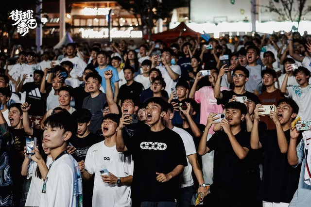 包含高空无声的国际足球巷战引发球迷狂热的词条