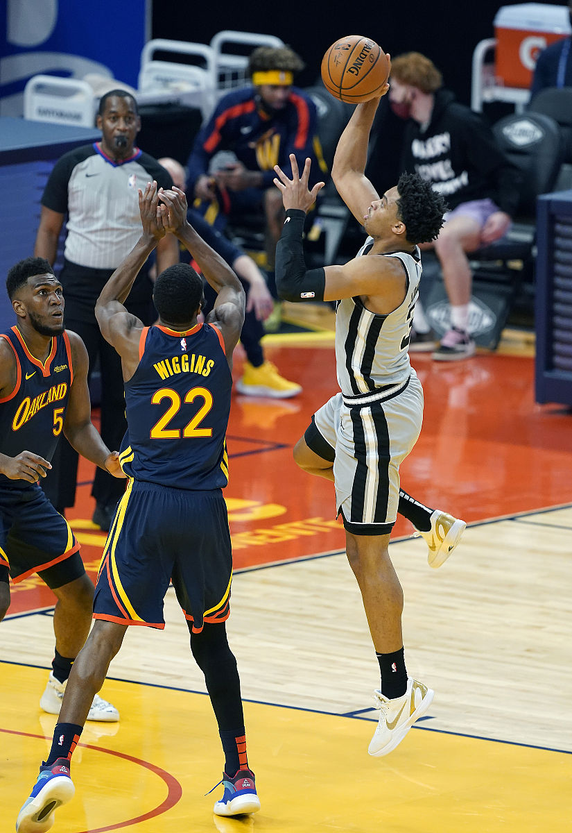 掘金队防守稳固,对手难以突破其防线 掘金队防守稳固,对手难以突破其防线