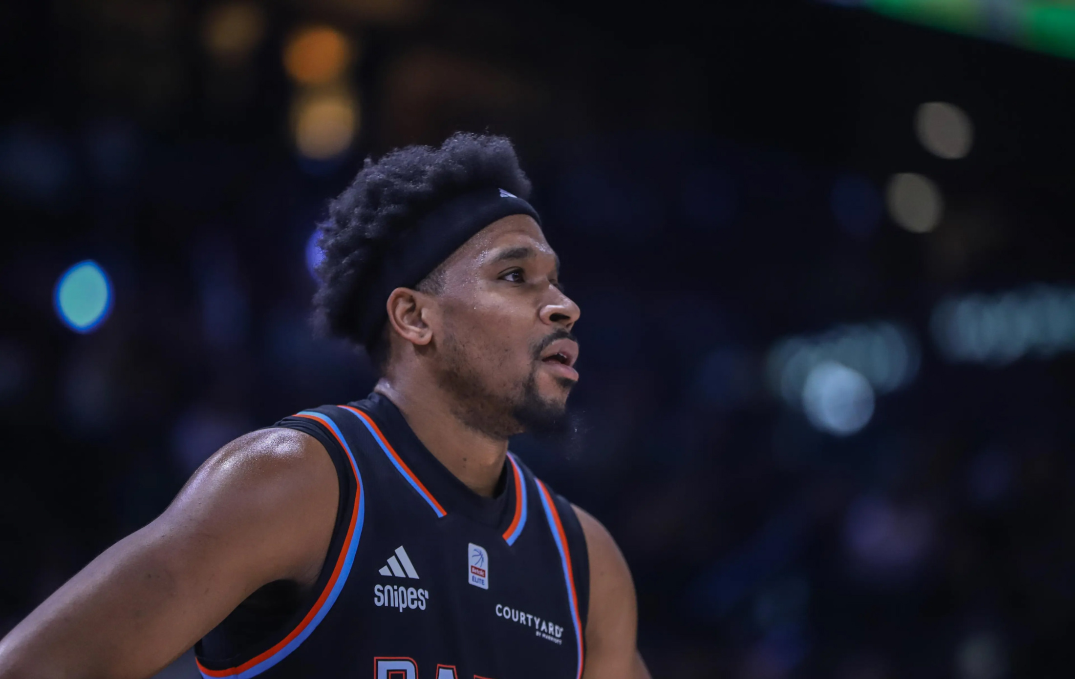 黄蜂碾压中国男篮,拉塞尔打破历史纪录 黄蜂碾压中国男篮,拉塞尔打破历史纪录