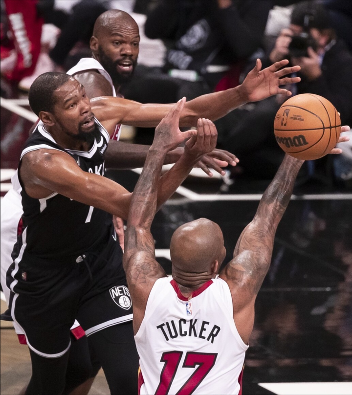 浙江队力克篮网，麦科勒姆关键制胜的简单介绍