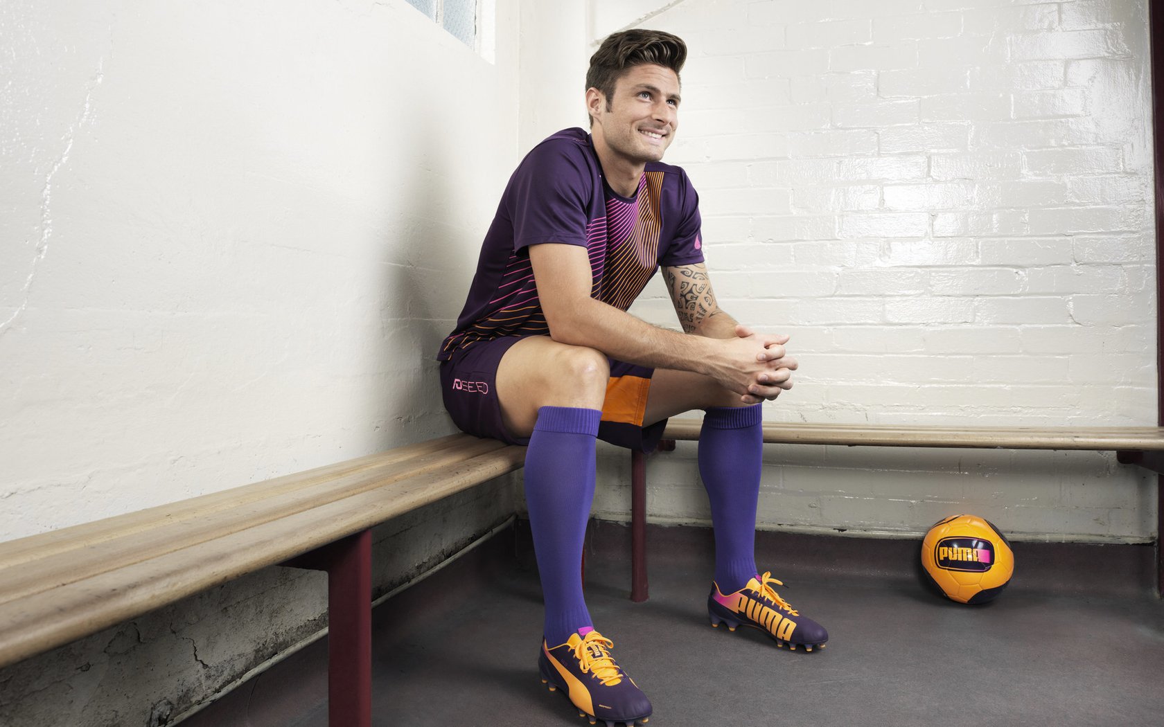 萨卡进攻端无人可挡，芬兰血拼几内亚，当个人天赋遭遇集体意志的足球哲学碰撞