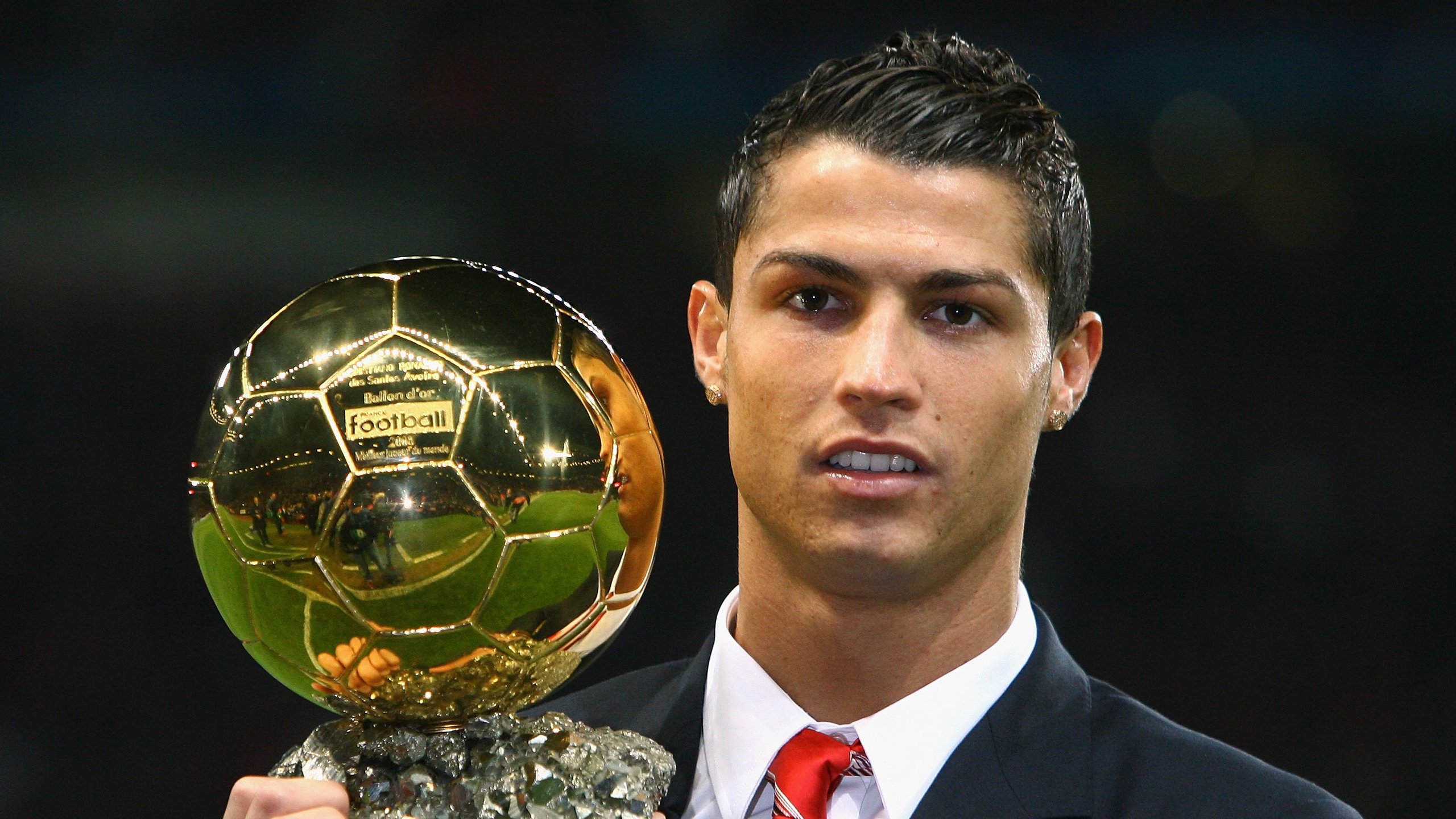 红黑奇迹夜，卡马文加导演逆转，AC米兰险胜威尔士劲旅晋级