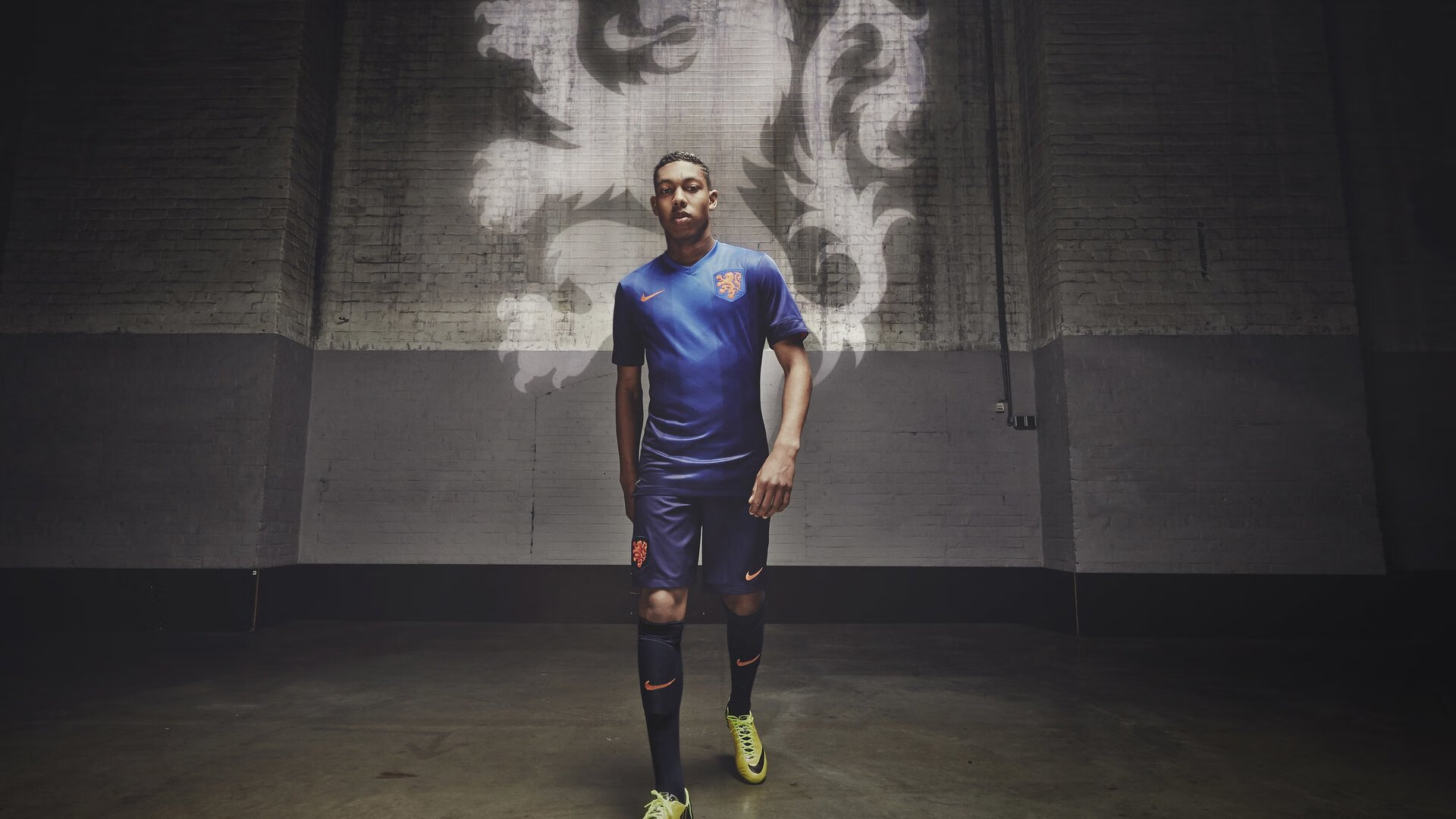 赛道与绿茵的交响，F1新赛季揭幕战与里昂沙特的硬仗启示