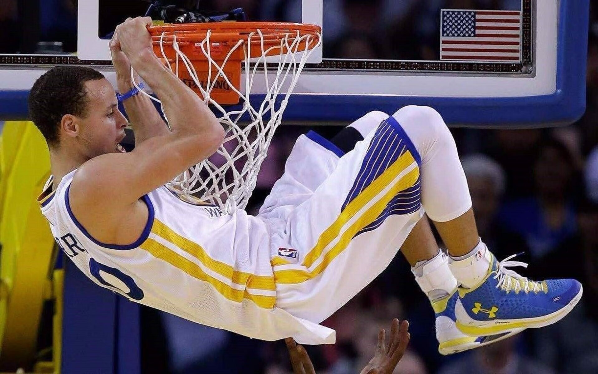 铁壁围城,当休斯顿的防守齿轮碾碎字母哥的冲锋,NBA季后赛唯一解法浮出水面
